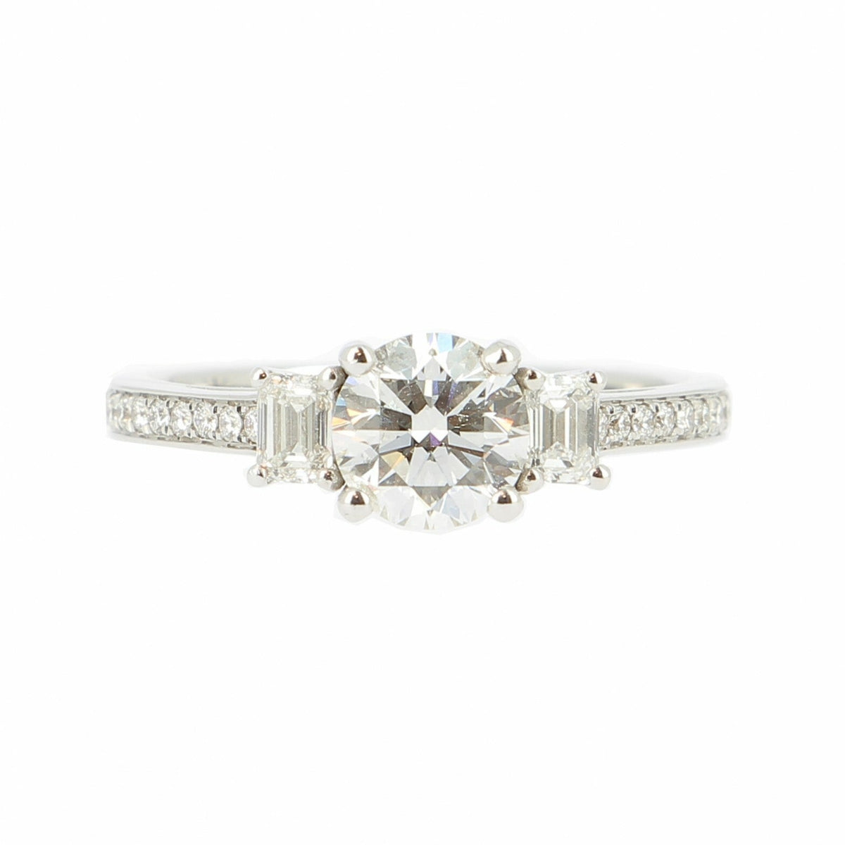 Solitaire en Or Blanc, Diamant Rond et diamants baguettes