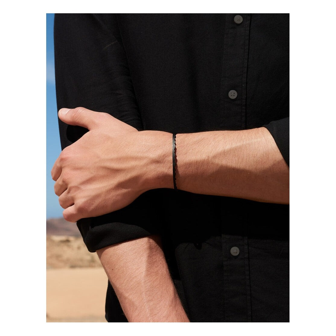 Bracelet Akillis jonc ouvert Capture Light en titane DLC noir et diamant