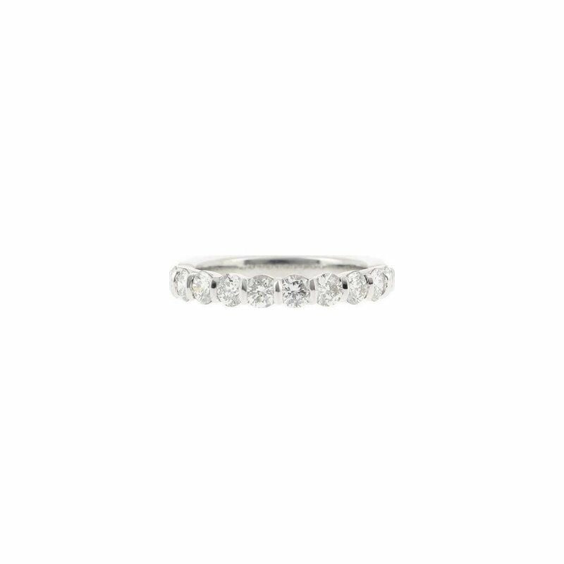 Alliance demi tour serti en or blanc et diamants, moyen modèle