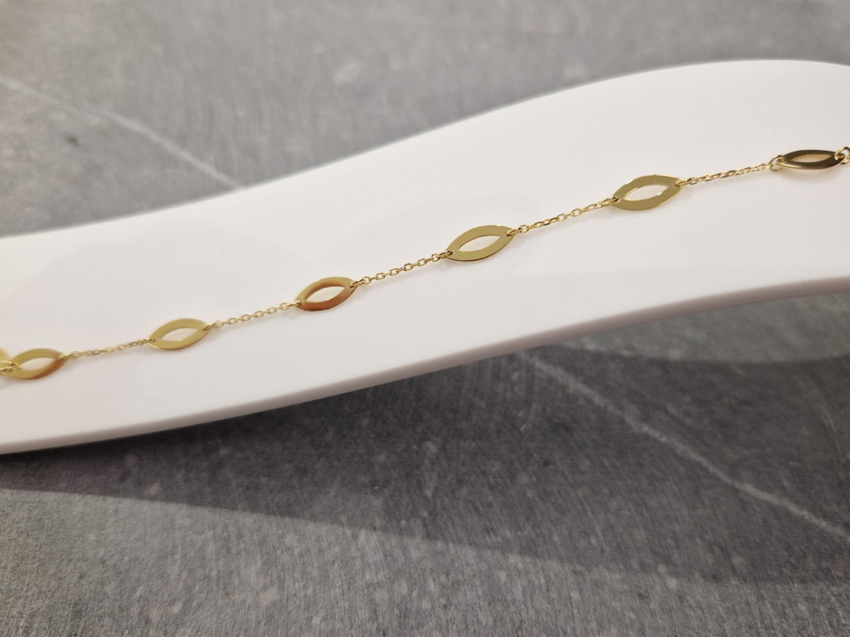 Bracelet en or jaune 9ct et 7 navettes 10x4 440-52