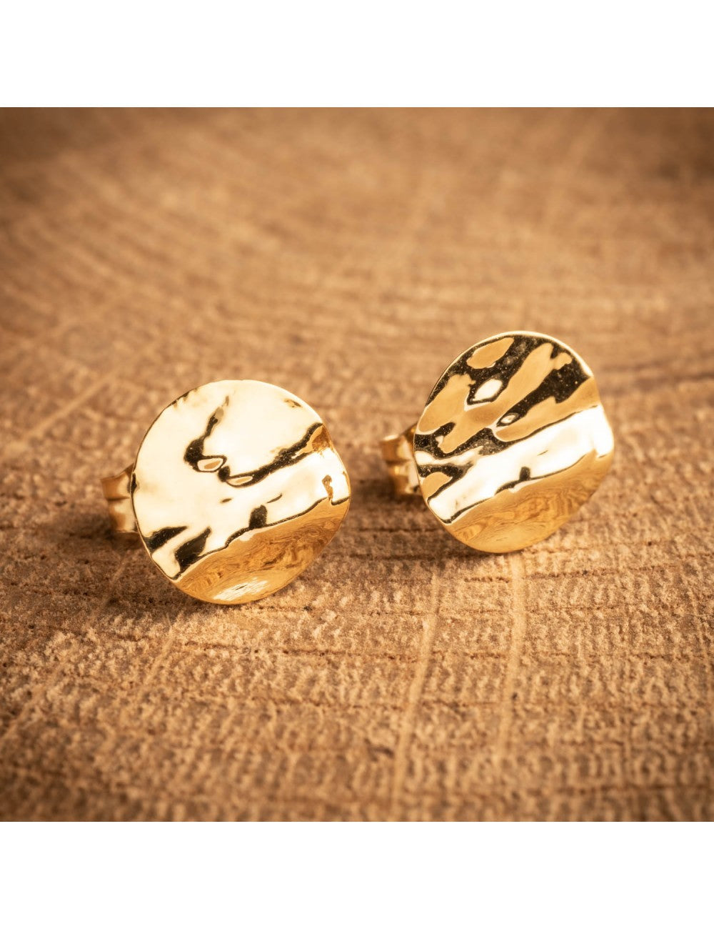 Boucles pastilles froissées en or jaune 9ct (grand modèle) 484-151