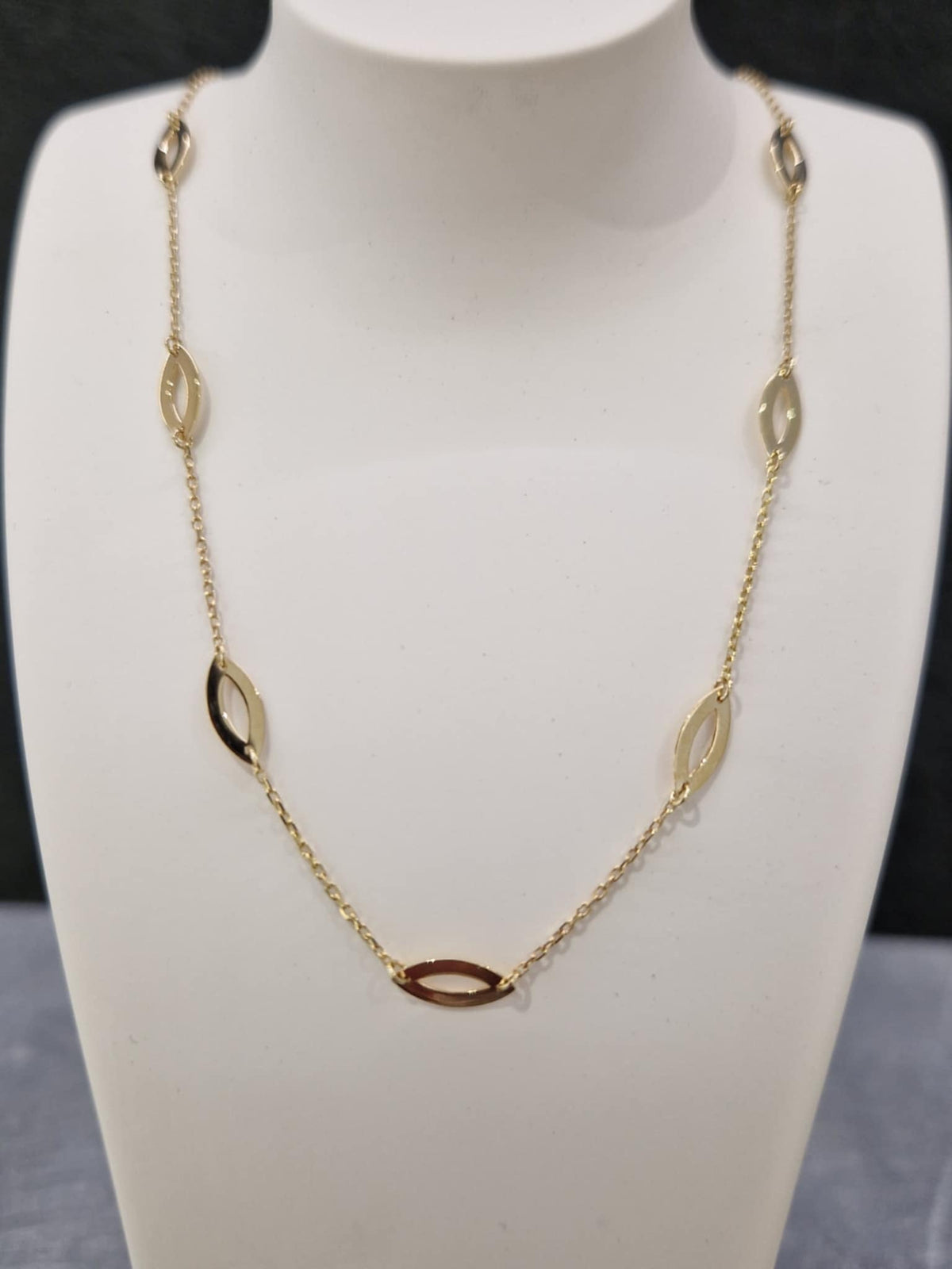 Collier en or jaune 9ct 453-44