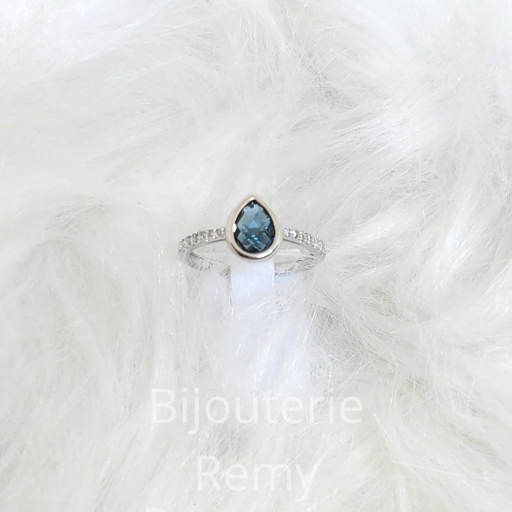 Bague poire en Or Blanc 18CT Topaze London et diamants 307-89