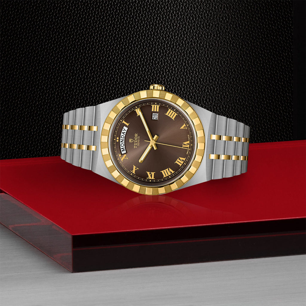 Montre TUDOR Royal boîtier en acier, 41 mm, lunette en or jaune