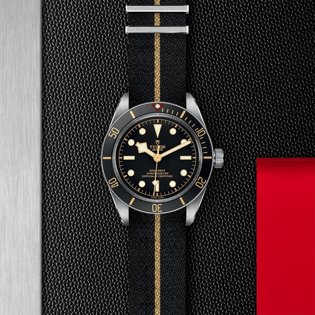 Montre TUDOR Black Bay 58, boîtier en acier 39 mm, bracelet en tissu