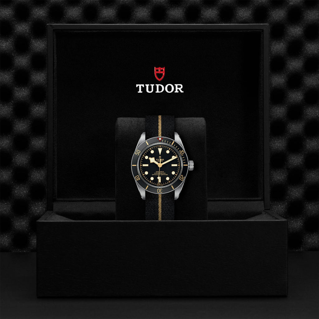 Montre TUDOR Black Bay 58, boîtier en acier 39 mm, bracelet en tissu