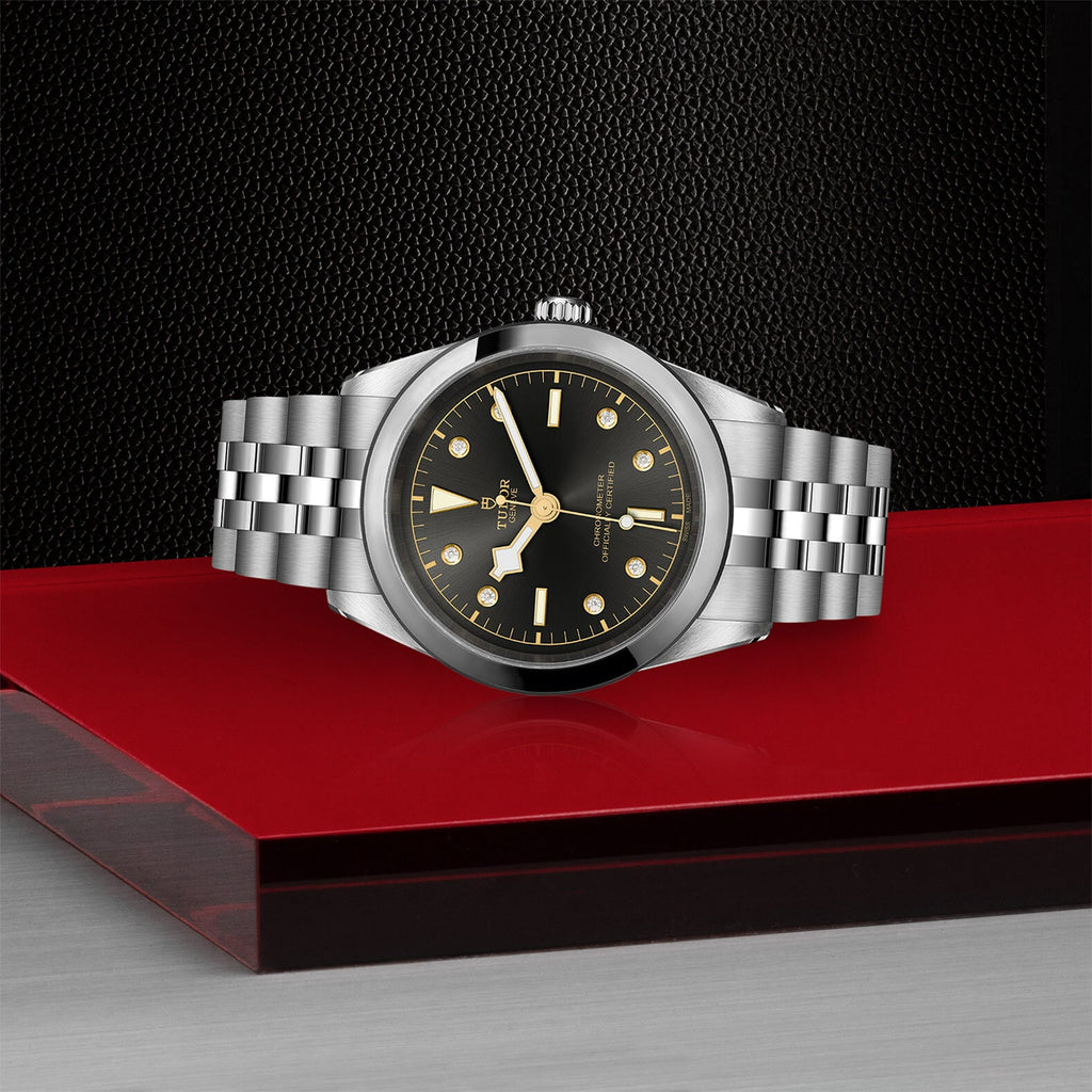 Montre TUDOR Black Bay 41 boîtier en acier, 41 mm, bracelet en acier