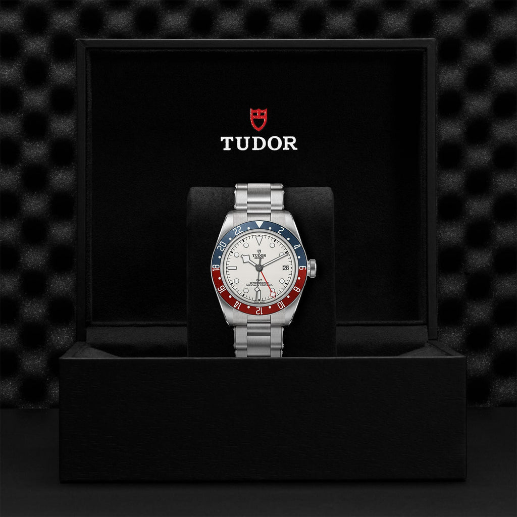 Montre TUDOR Black Bay GMT boîtier en acier, 41 mm, bracelet en acier
