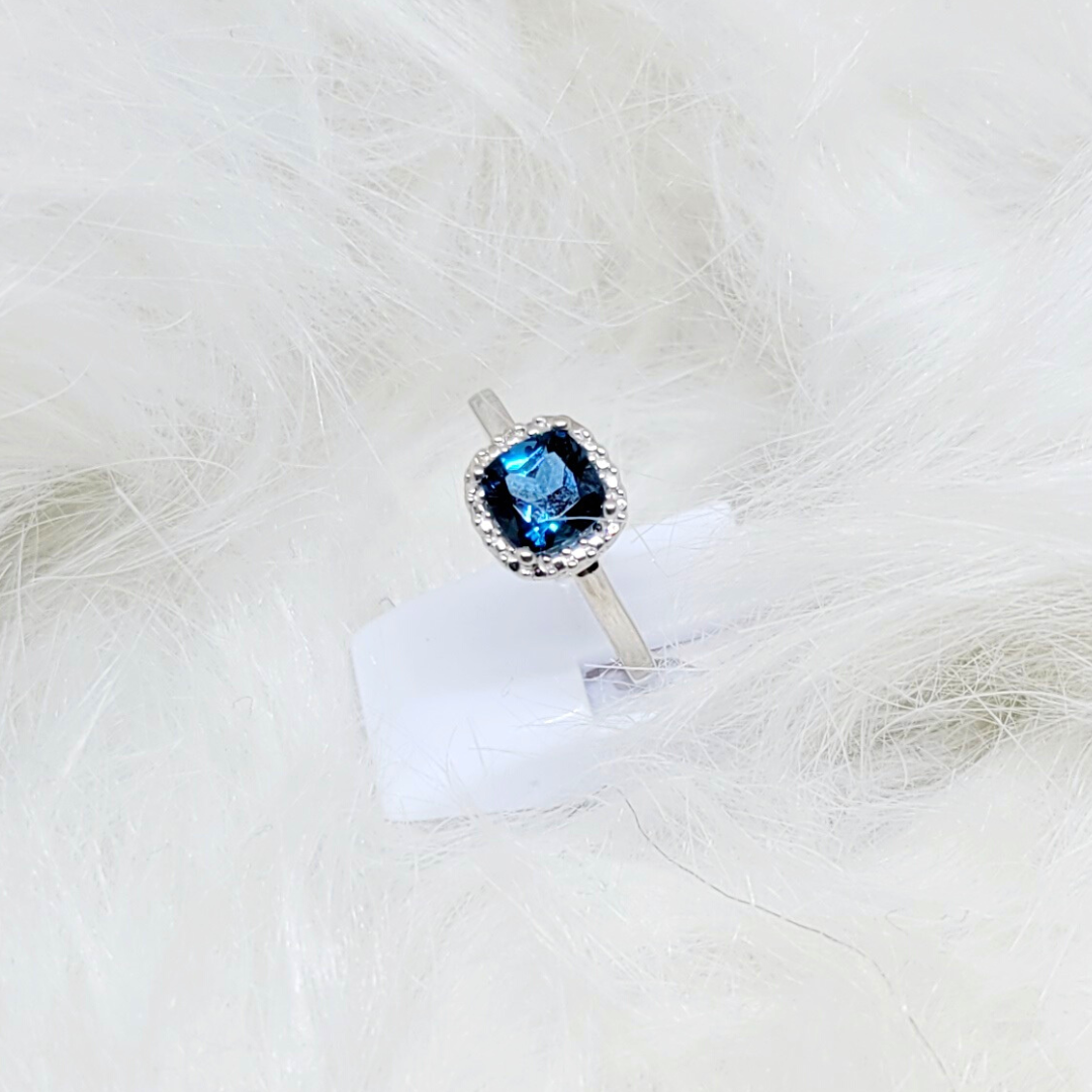 Bague en or blanc 18 ct et topaze london 307-101