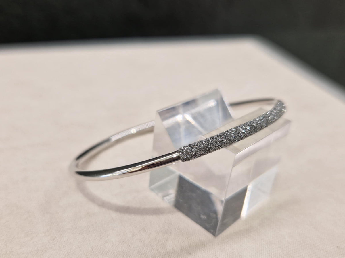 Esclave Pesavento en or blanc et diamants 344-10