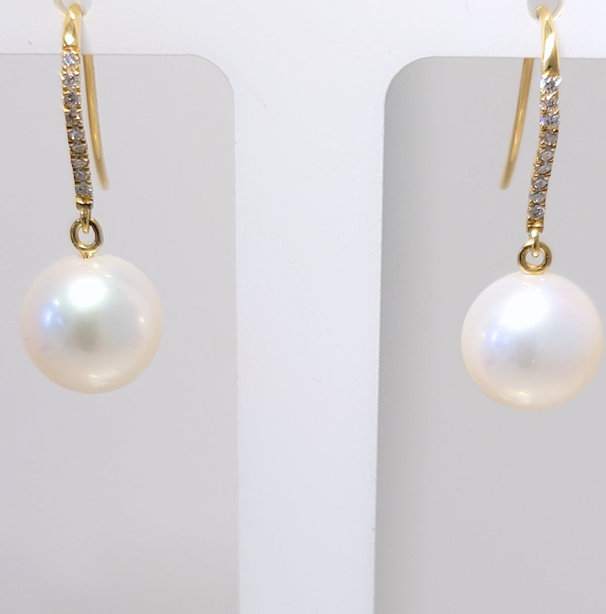 Boucles d'oreilles en or jaune 18ct et perles d'eau douce 382-157
