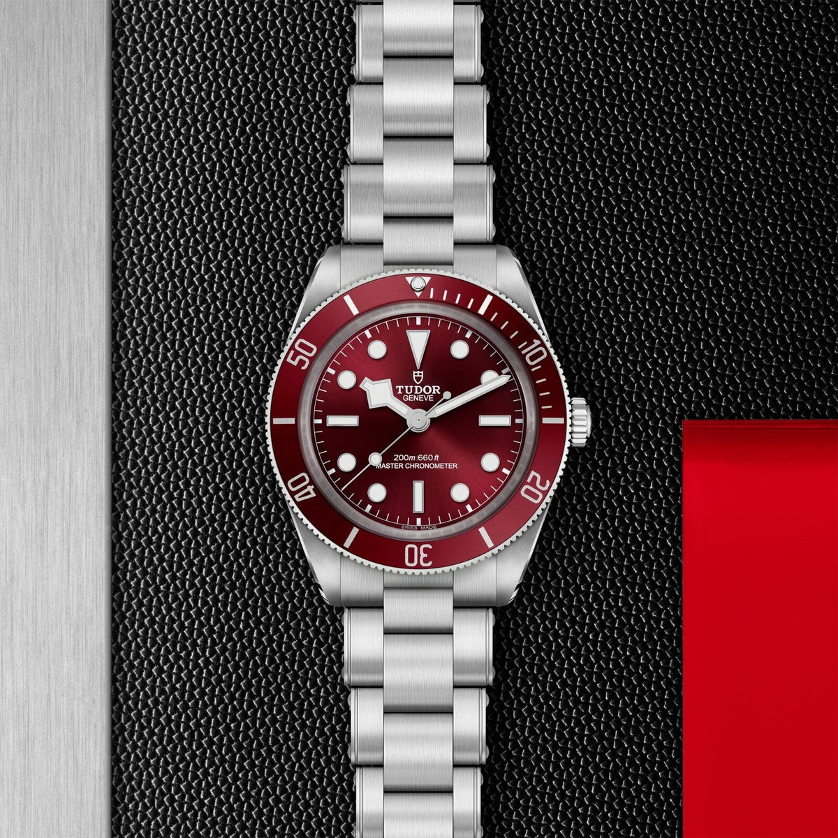 Montre TUDOR Black Bay 58, boîtier en acier, 39 mm, cadran bordeaux