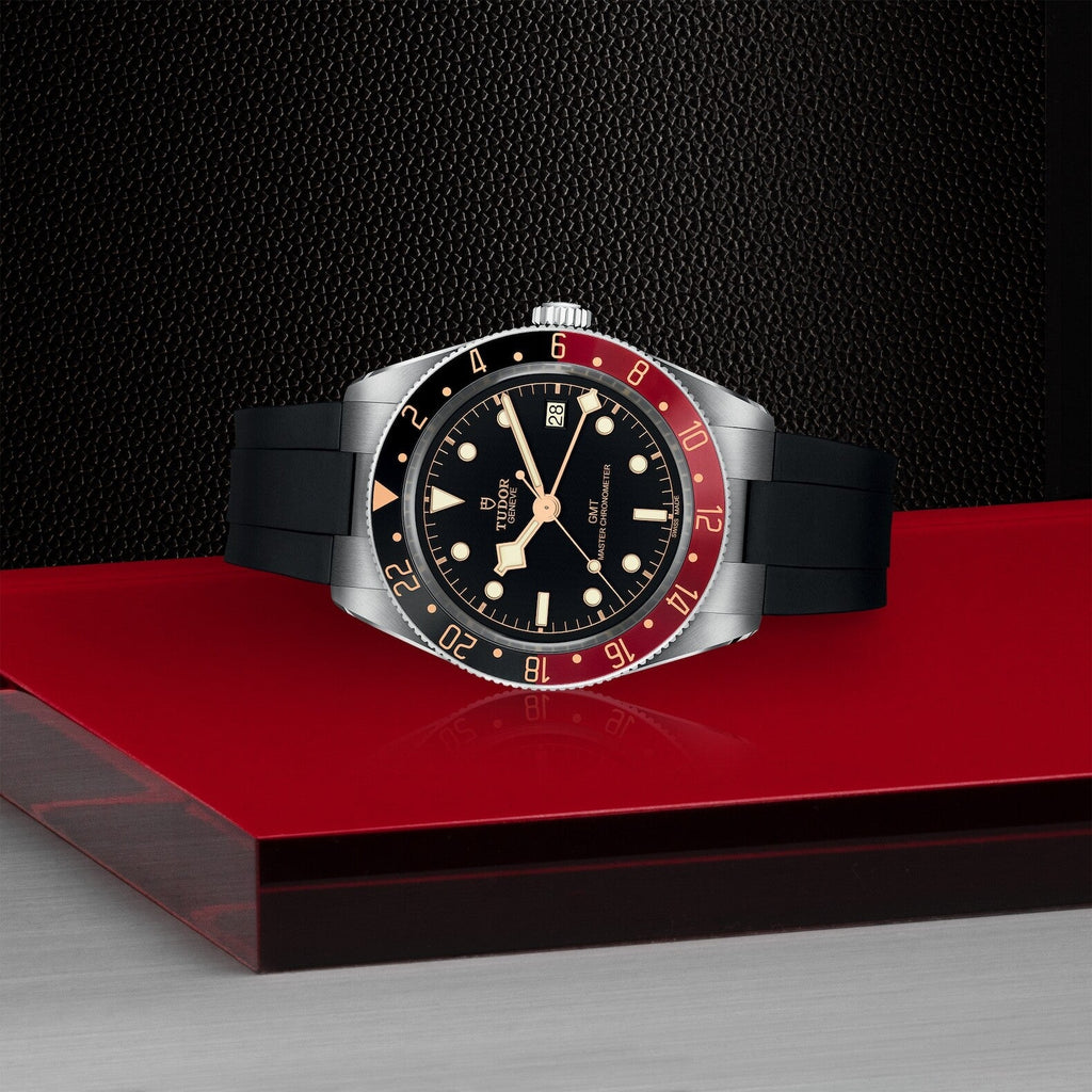 Montre TUDOR Black Bay 58 GMT, boîtier en acier, 39 mm, bracelet en caoutchouc