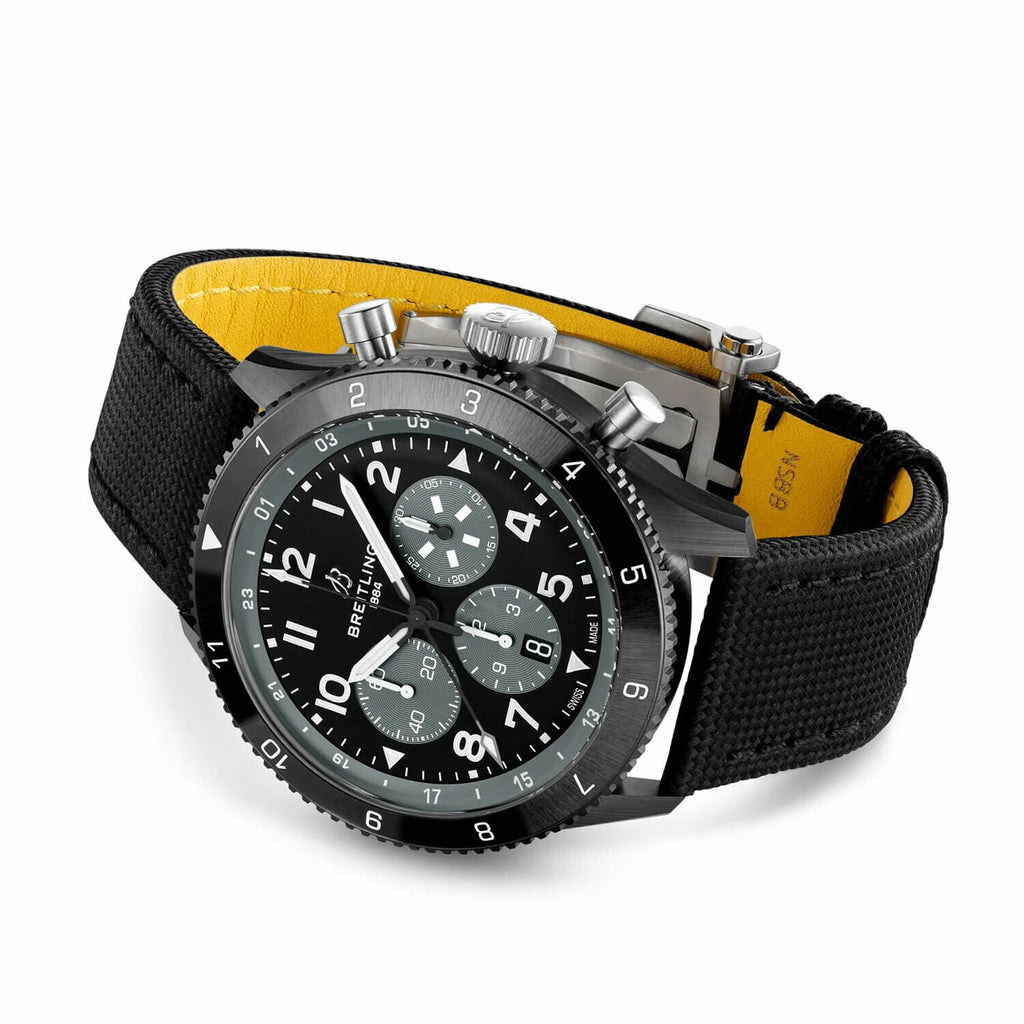 Montre Breitling Super Avi B04 Chronograph GMT 46 Mosquito Night Fighter