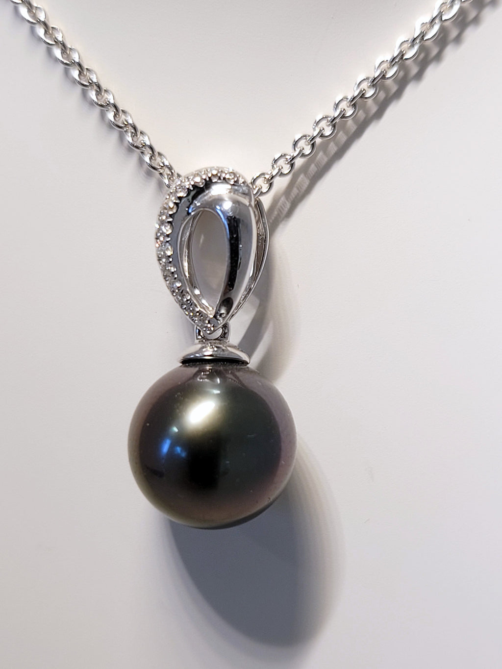 Pendentif en or blanc 18ct avec perle de Tahiti 367-36